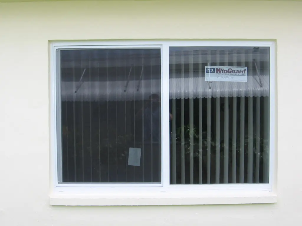 A window with the label " windows " on it.