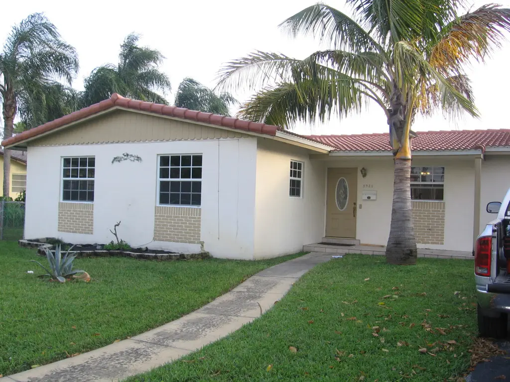 A house with palm trees in the yard